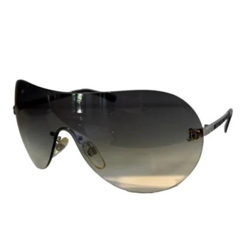 Pre-owned Metal sunglasses Chanel Vintage , Gray , Dames