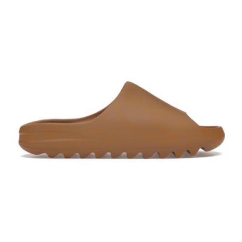 Yeezy Slide Ochre - Maat Groter voor Comfort Adidas , Brown , Dames