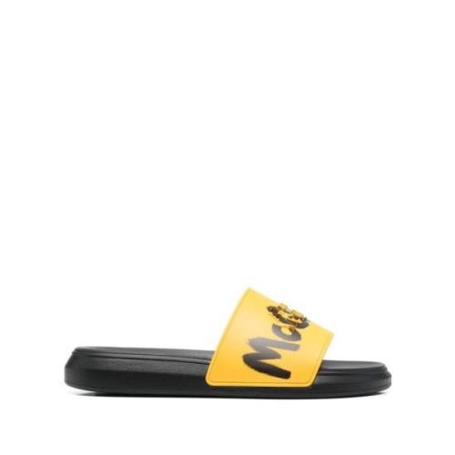 Gele sandalen met gedurfd graffiti-patroon Alexander McQueen , Yellow ...