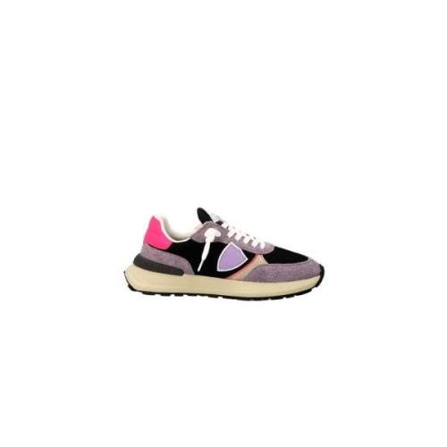 Zwarte Sneakers met Paars Logo Patch Philippe Model , Purple , Dames