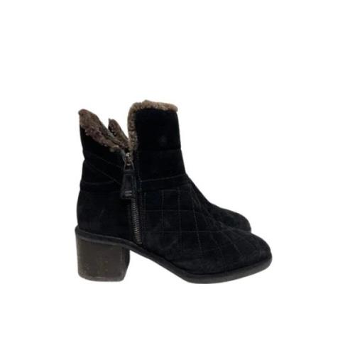 Pre-owned Suede boots Chanel Vintage , Black , Dames