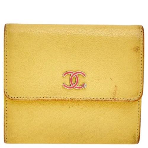 Pre-owned Leather wallets Chanel Vintage , Yellow , Dames