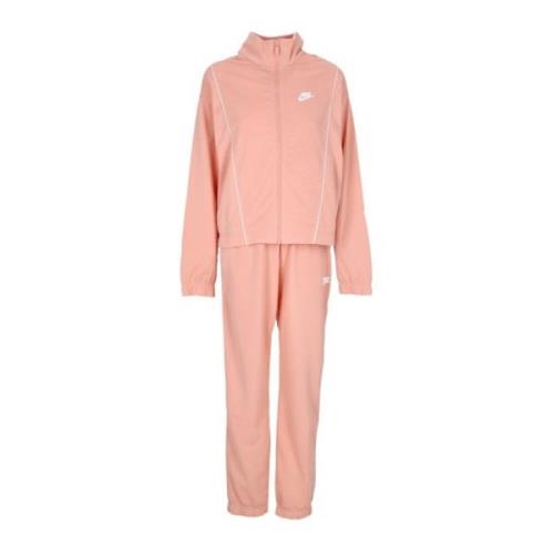 Essential Tracksuit in Madder Root/White Nike , Pink , Dames