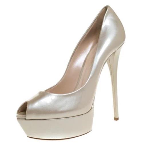 Pre-owned Leather heels Casadei Pre-owned , Beige , Dames