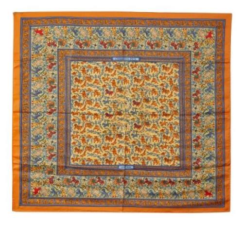 Pre-owned Silk scarves Hermès Vintage , Orange , Dames