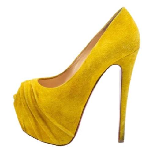 Pre-owned Suede heels Christian Louboutin Pre-owned , Yellow , Dames