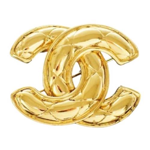 Pre-owned Metal brooches Chanel Vintage , Yellow , Dames