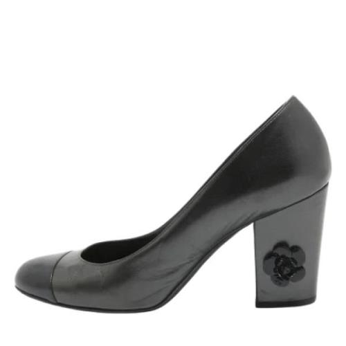 Pre-owned Leather heels Chanel Vintage , Gray , Dames