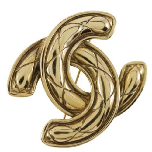 Pre-owned Metal brooches Chanel Vintage , Yellow , Dames