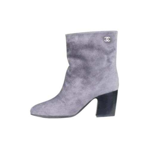 Pre-owned Suede boots Chanel Vintage , Gray , Dames