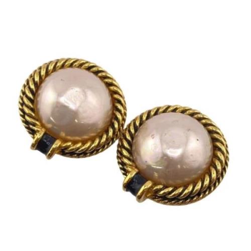 Pre-owned Metal earrings Chanel Vintage , Yellow , Dames