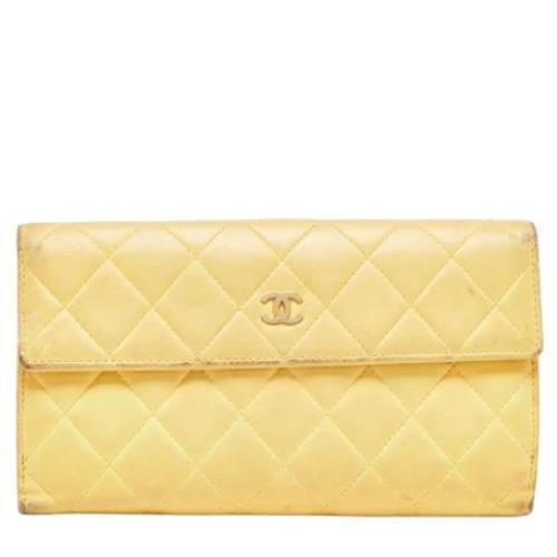 Pre-owned Leather wallets Chanel Vintage , Yellow , Dames