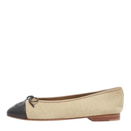 Pre-owned Canvas flats Chanel Vintage , Brown , Dames