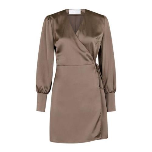 Elegante Ines Satijnen Wikkeljurk Neo Noir , Brown , Dames