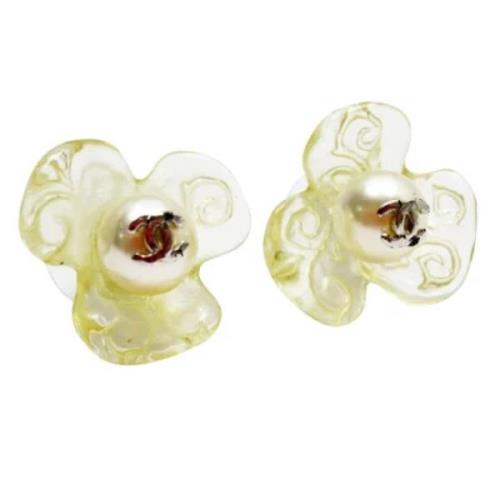 Pre-owned Plastic earrings Chanel Vintage , Beige , Dames