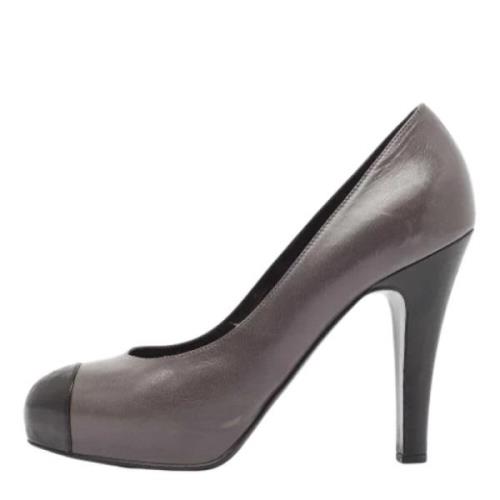 Pre-owned Leather heels Chanel Vintage , Gray , Dames