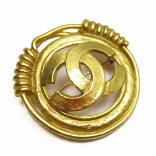 Pre-owned Metal brooches Chanel Vintage , Yellow , Dames