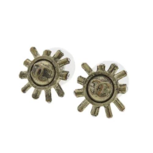 Pre-owned Metal earrings Chanel Vintage , Gray , Dames