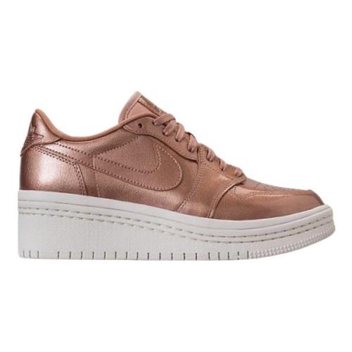 Beperkte oplage Retro Low Lifted Metallic Red Bronze Nike , Red , Dame...