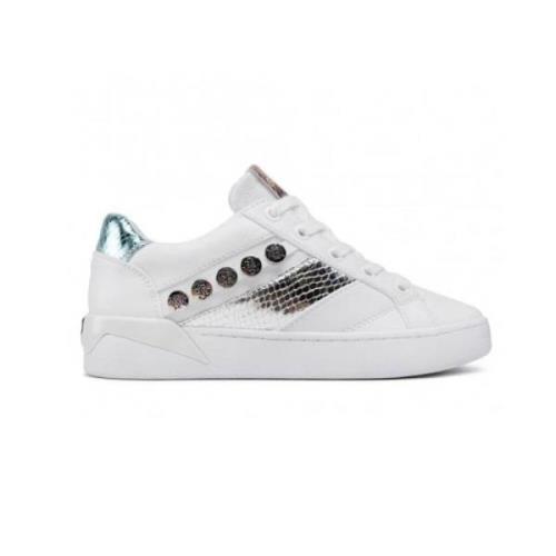 Stijlvolle Sneakers met Studs Guess , White , Dames