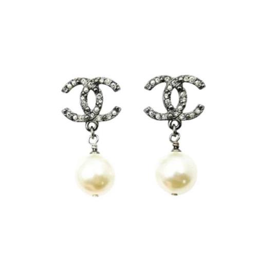 Pre-owned Metal earrings Chanel Vintage , Gray , Dames