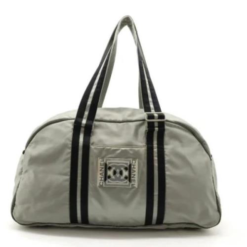 Pre-owned Nylon shoulder-bags Chanel Vintage , Gray , Dames