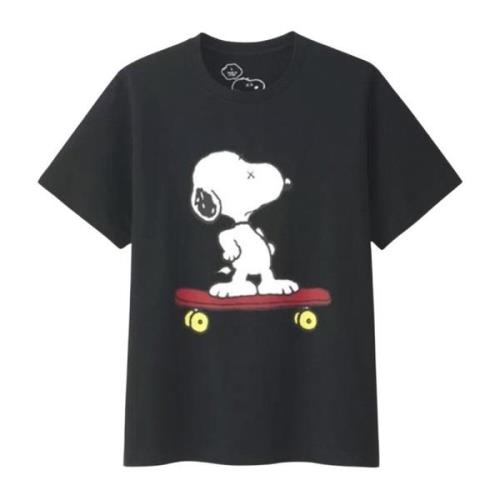 Beperkte oplage Snoopy Skateboarding Tee Kaws , Black , Heren