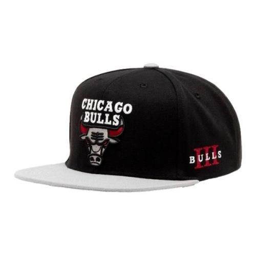 Zwarte Bulls Core Snapback Pet Mitchell & Ness , Black , Heren