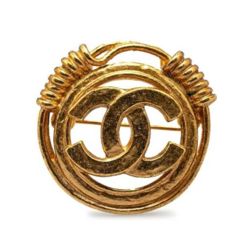 Pre-owned Metal brooches Chanel Vintage , Yellow , Dames