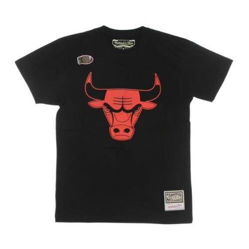 Chicago Bulls NBA Logo Tee Mitchell & Ness , Black , Heren