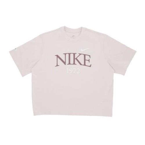 Klassieke Boxy Tee Lt Orewood Bruin Nike , Pink , Dames