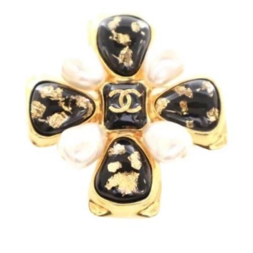 Pre-owned Metal brooches Chanel Vintage , Yellow , Dames