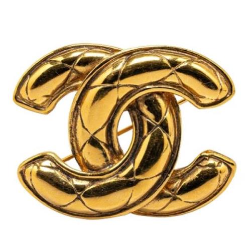 Pre-owned Metal brooches Chanel Vintage , Yellow , Dames