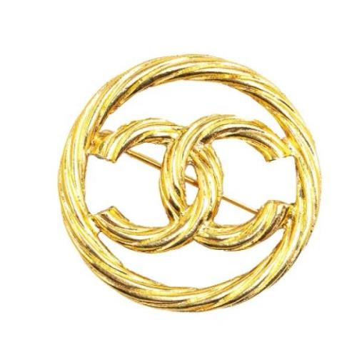 Pre-owned Metal brooches Chanel Vintage , Yellow , Dames