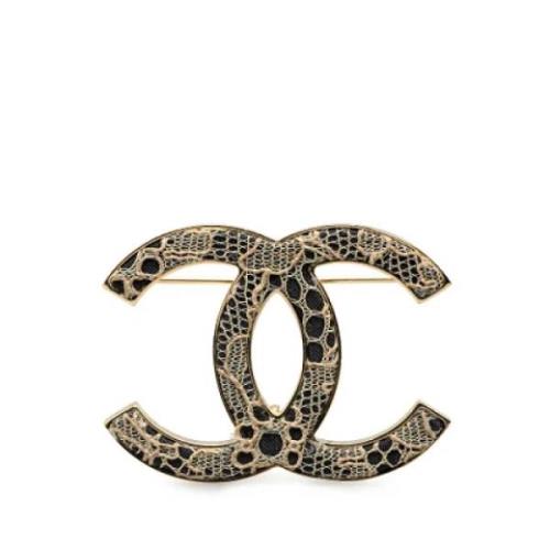 Pre-owned Metal brooches Chanel Vintage , Yellow , Dames