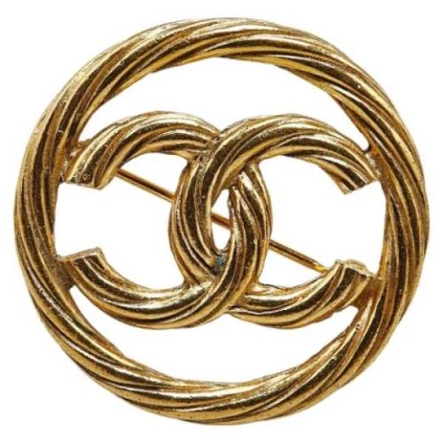 Pre-owned Metal brooches Chanel Vintage , Yellow , Dames