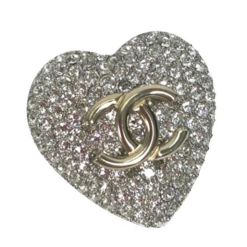 Pre-owned Metal brooches Chanel Vintage , Gray , Dames