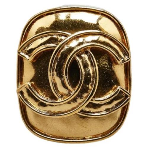 Pre-owned Metal brooches Chanel Vintage , Yellow , Dames