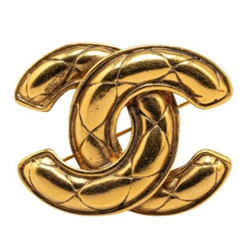 Pre-owned Metal brooches Chanel Vintage , Yellow , Dames