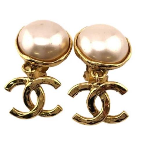 Pre-owned Metal earrings Chanel Vintage , Yellow , Dames