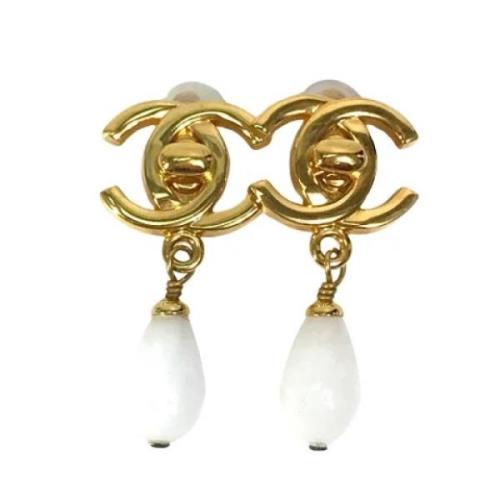 Pre-owned Metal earrings Chanel Vintage , Yellow , Dames