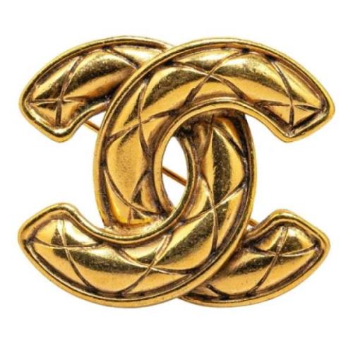 Pre-owned Metal brooches Chanel Vintage , Yellow , Dames