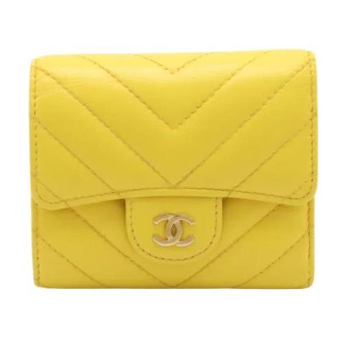 Pre-owned Leather wallets Chanel Vintage , Yellow , Dames