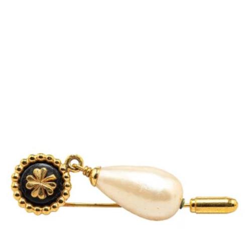 Pre-owned Metal brooches Chanel Vintage , Yellow , Dames