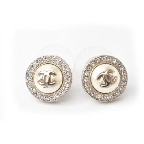 Pre-owned Metal earrings Chanel Vintage , Gray , Dames