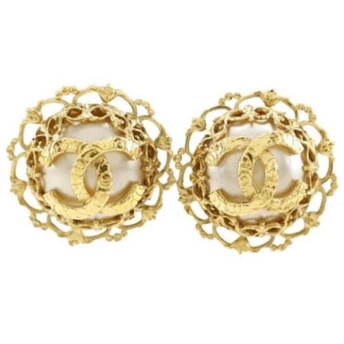 Pre-owned Metal earrings Chanel Vintage , Yellow , Dames