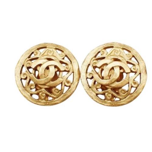 Pre-owned Metal earrings Chanel Vintage , Yellow , Dames