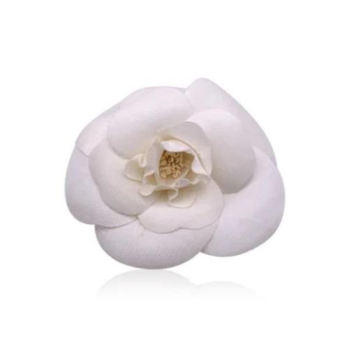 Pre-owned Fabric brooches Chanel Vintage , White , Dames