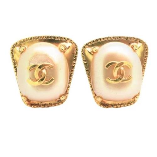 Pre-owned Metal earrings Chanel Vintage , Yellow , Dames