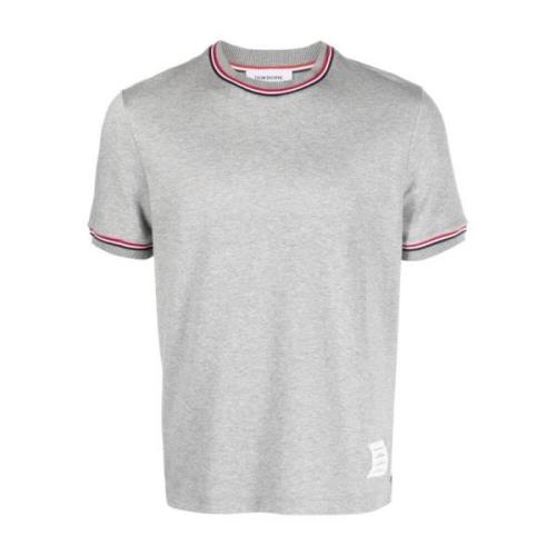 Grijze T-shirt met Logo-Patch en Strepen Thom Browne , Gray , Heren